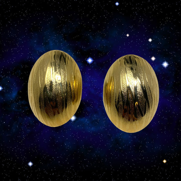 Vintage 1980's Gold Tone Oval Domed Button Earrings Pierced Runway Modernist - Picture 1 of 5